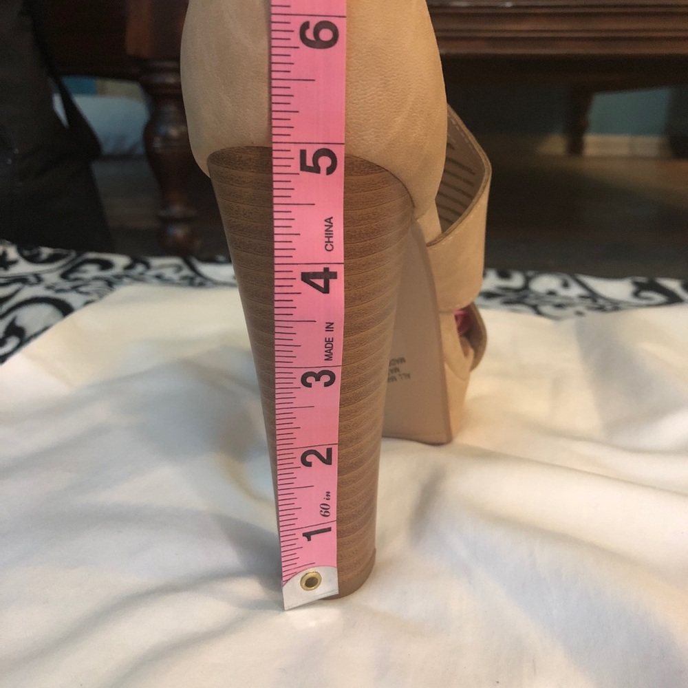 NWOT beige platform shoes - Picture 6 of 8